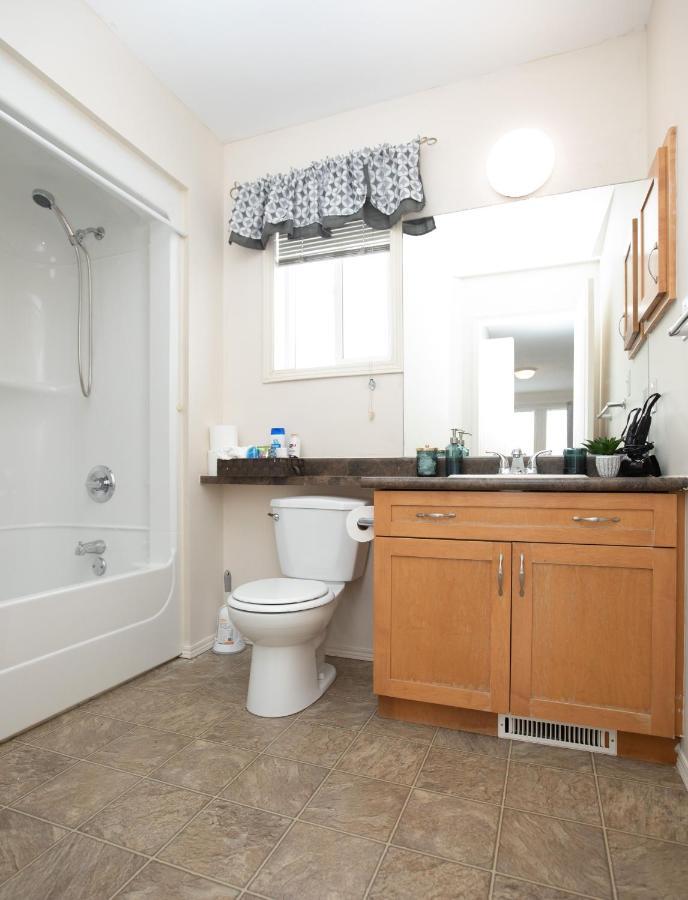 וויניפג Elegant 6 Bedroom House Near U Of Manitoba מראה חיצוני תמונה