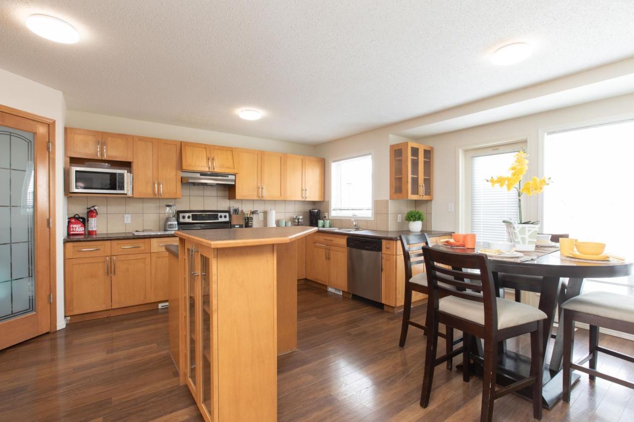 וויניפג Elegant 6 Bedroom House Near U Of Manitoba מראה חיצוני תמונה
