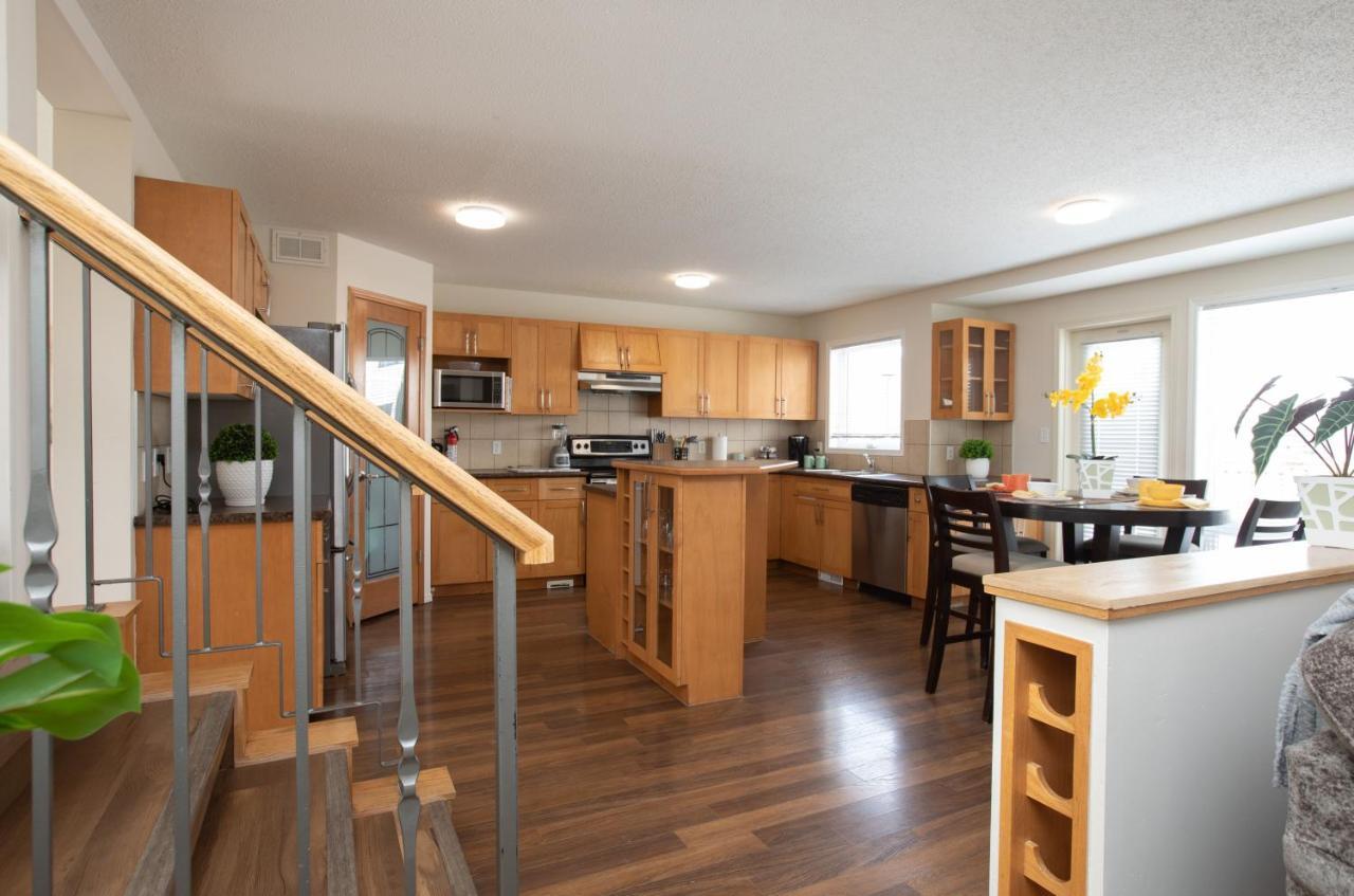 וויניפג Elegant 6 Bedroom House Near U Of Manitoba מראה חיצוני תמונה